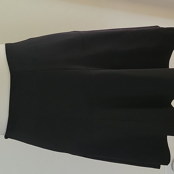 Solid black skirt. Size 38 EU. New with tags . - Picture 4 of 4